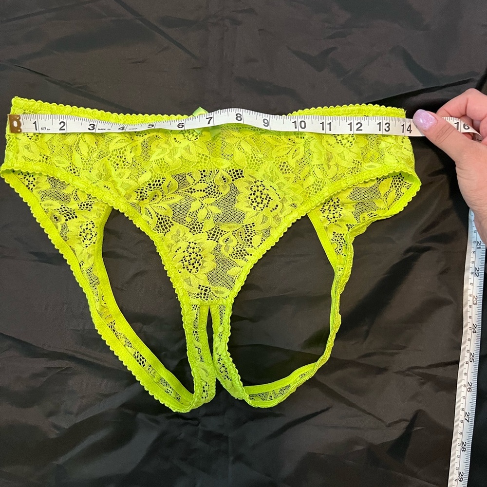 Savage X Fenty Neon Green Lace Bra Set and Garter π - Picture 12 of 16
